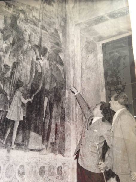 Dino Villani, responsabile della comunicazione della mostra del Mantegna a Mantova, accompagna Salvador D’Al nell’esposizione di Palazzo Te.